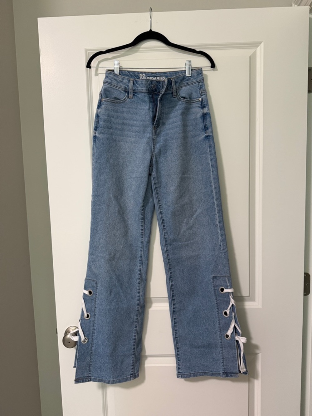 No Boundaries Light Blue size 2 Wide-Leg Jeans with Lace-Up Hem